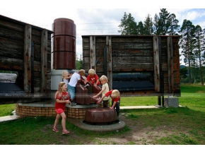 öffentliche Kunst Norwegen des Granitbrunnens
